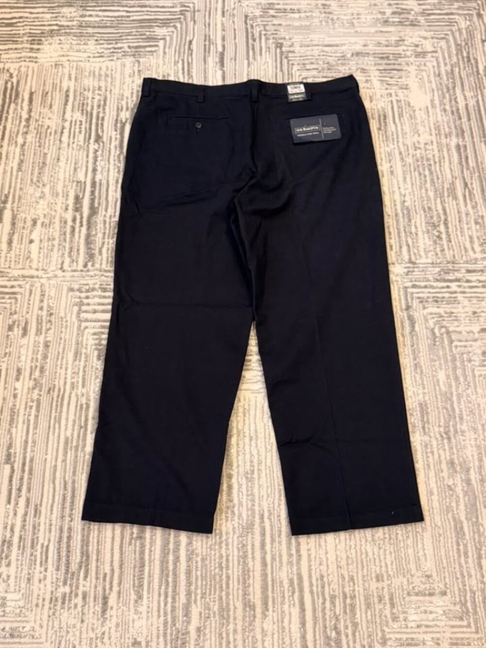 NEW G.H Bass & Co. men's 40W x 29L Black Flat Front Pants Retails $68.